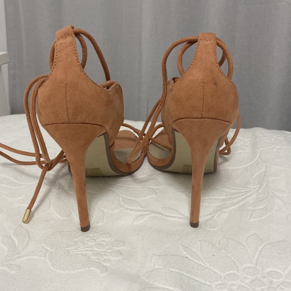 Strappy mauve heeled sandals - Picture 3 of 3